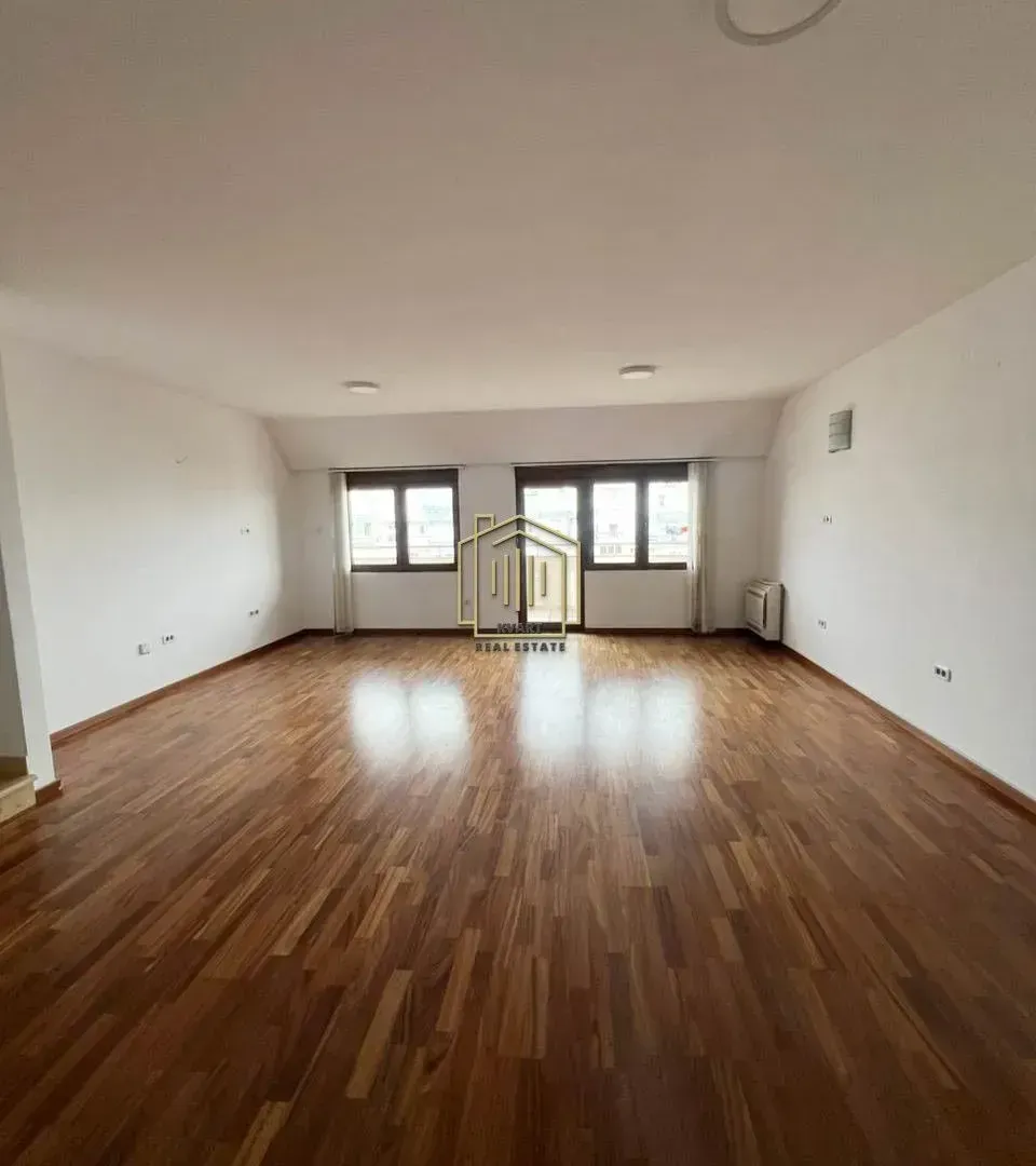 Prodaja, četvorosoban stan, 220m², Preko Morače, Podgorica