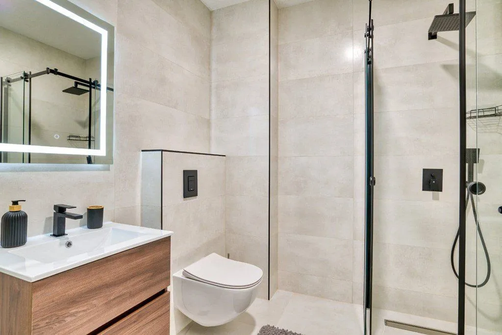 Izdavanje, jednosoban stan, 53m², Budva, Crna Gora