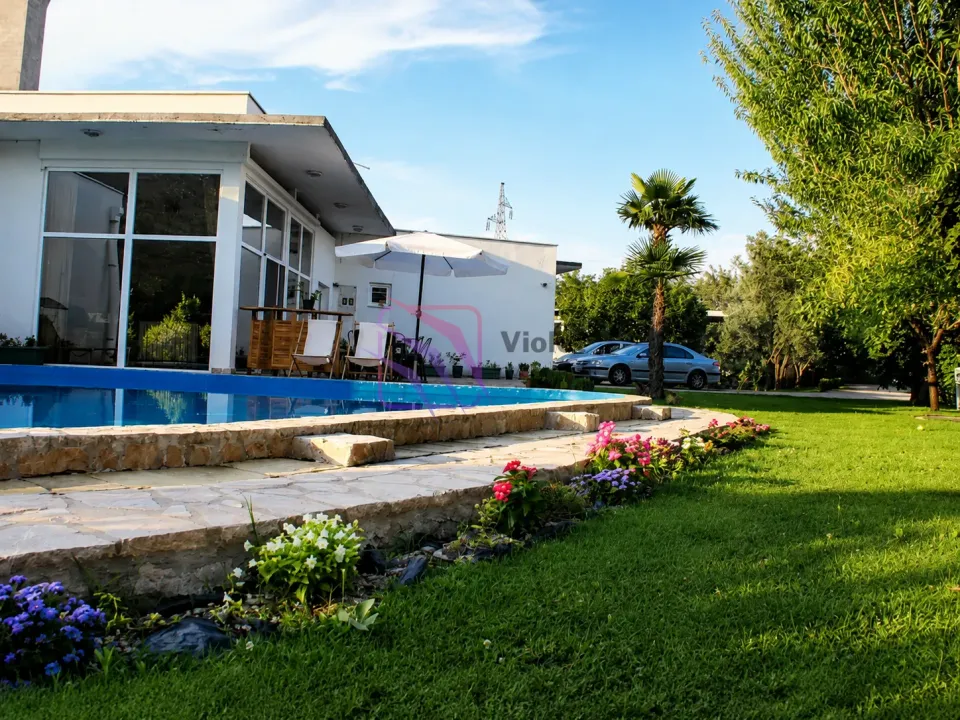 Izdavanje, kuća, 250m², Tološi, Podgorica