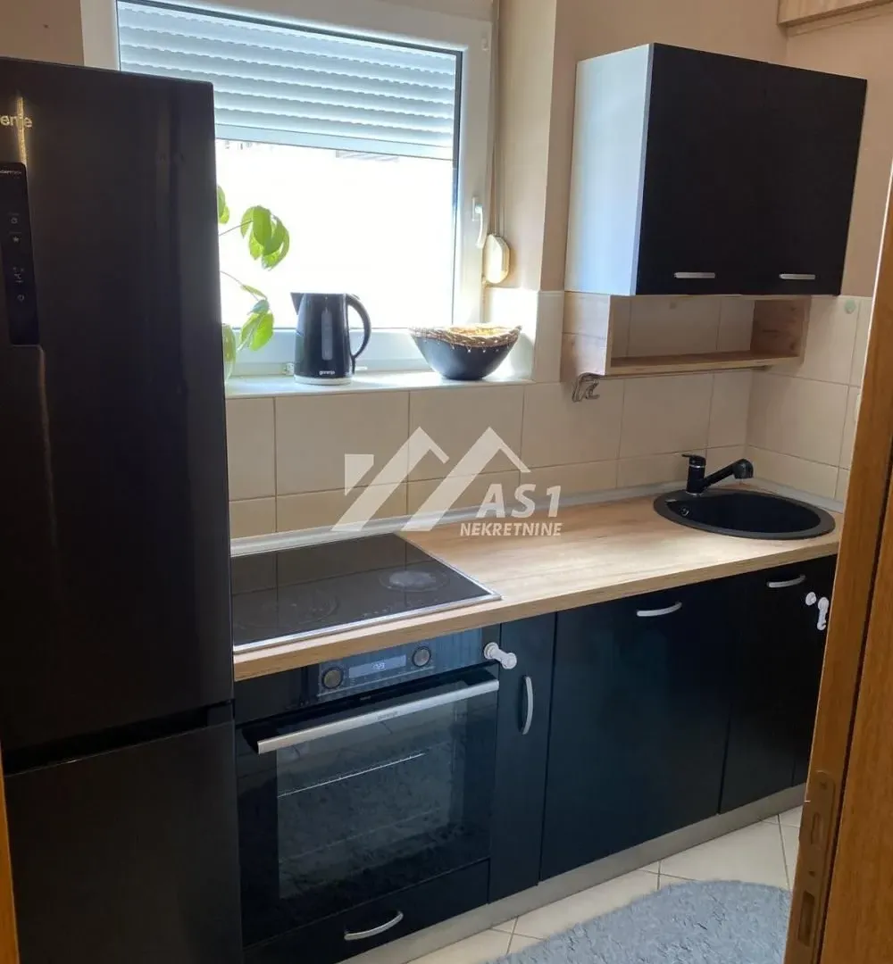 Izdavanje, jednosoban stan, 40m², Salajka, Novi Sad Sve Podlokacije