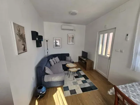 Izdavanje, jednosoban stan, 38m², Zagorič, Podgorica