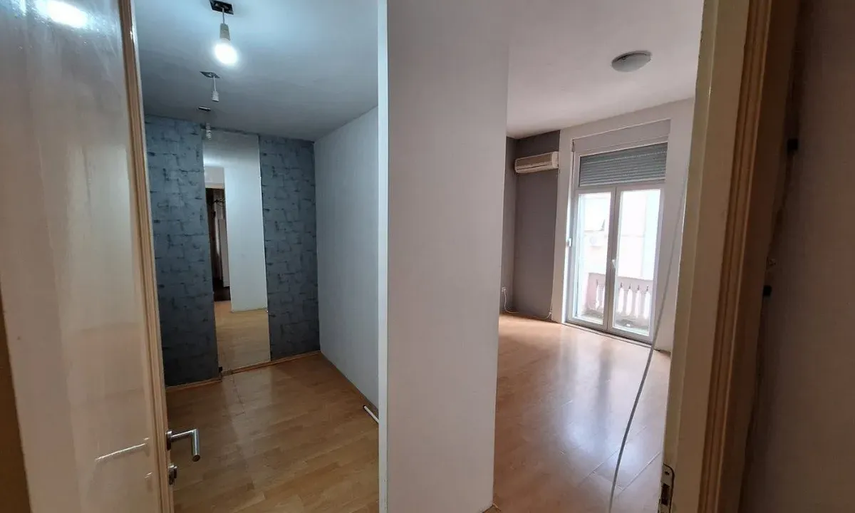 Rent, two bedroom apartment, 60m², Vračar, Šid