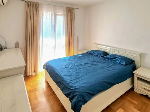 Izdavanje, trosoban stan, 103m², Centar, Bar - image 12