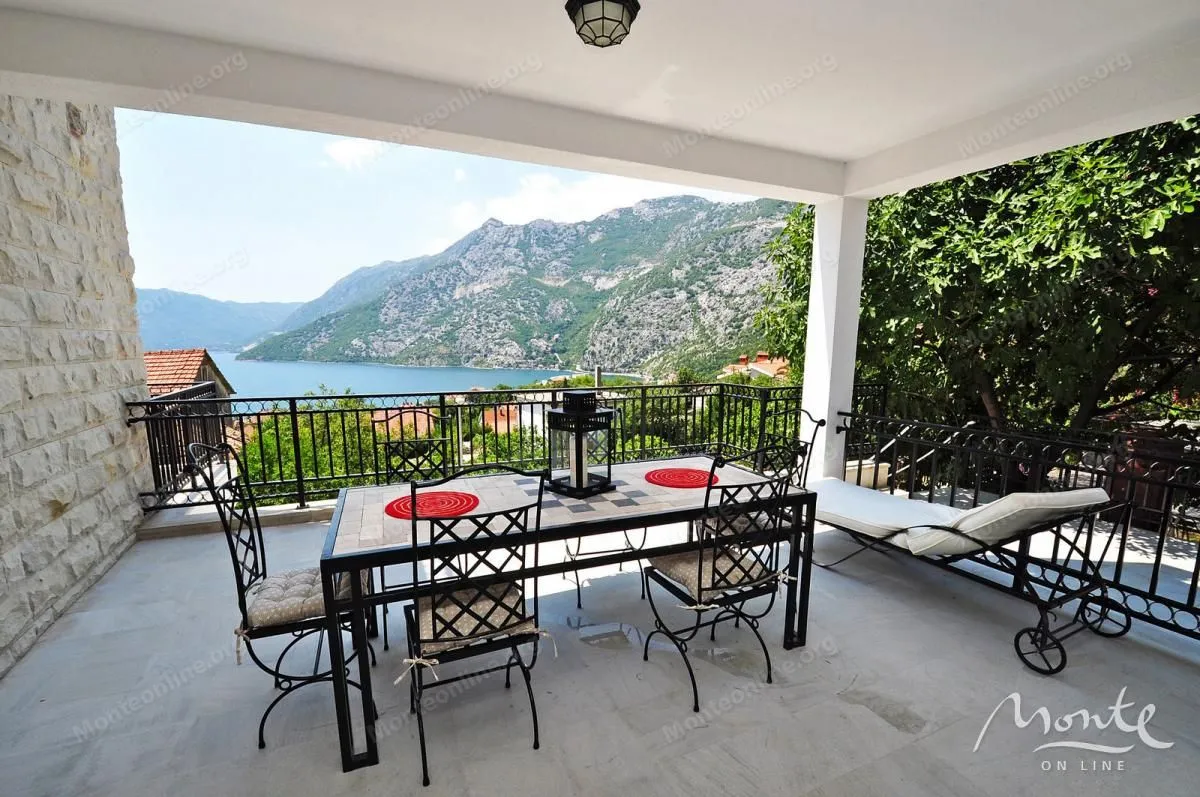 Sale, office space, 570m², Risan, Kotor