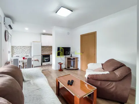 Izdavanje, dvosoban stan, 74m², Pobrežje, Podgorica - image 1