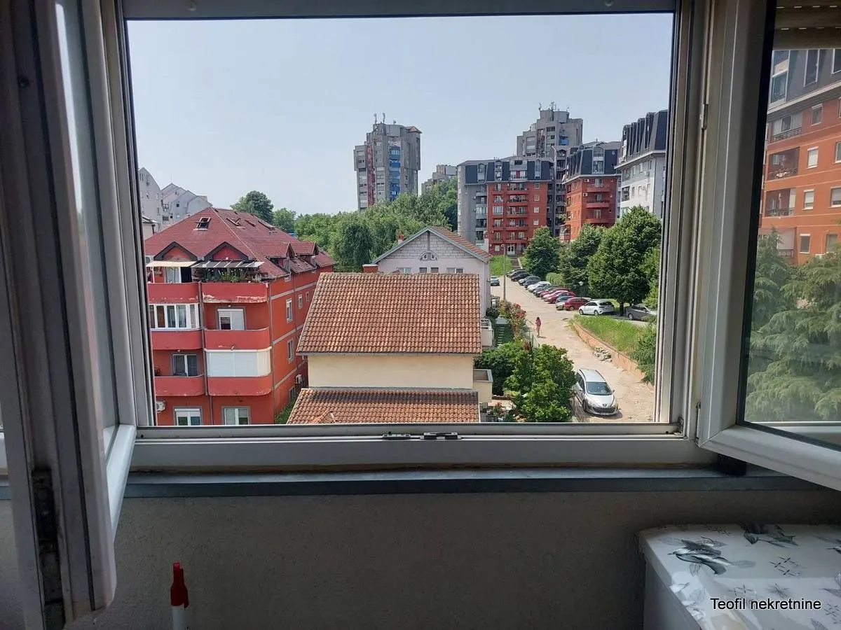 Prodaja, trosoban stan, 63m², Petlovo Brdo, Beograd