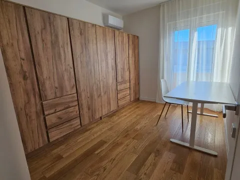 Izdavanje, dvosoban stan, 73m², Central Point, Podgorica - image 13