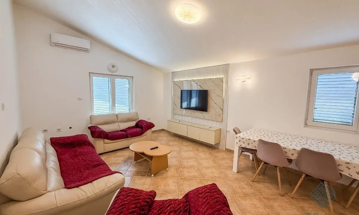 Izdavanje, kuća, 300m², Masline, Podgorica