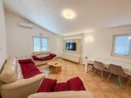 Izdavanje, kuća, 300m², Masline, Podgorica - image 1