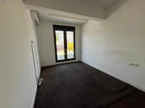 Izdavanje, trosoban stan, 120m², Podgorica, Crna Gora - image 8