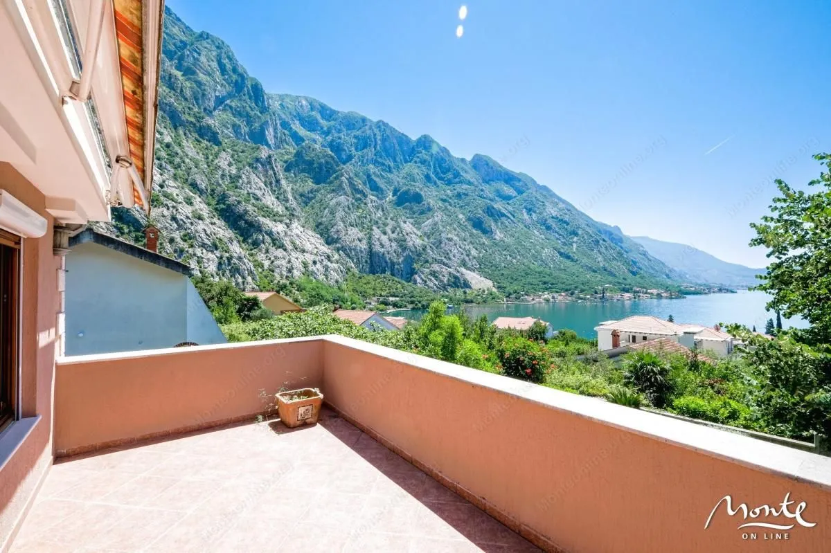 Prodaja, kuća, 305m², Orahovac, Kotor