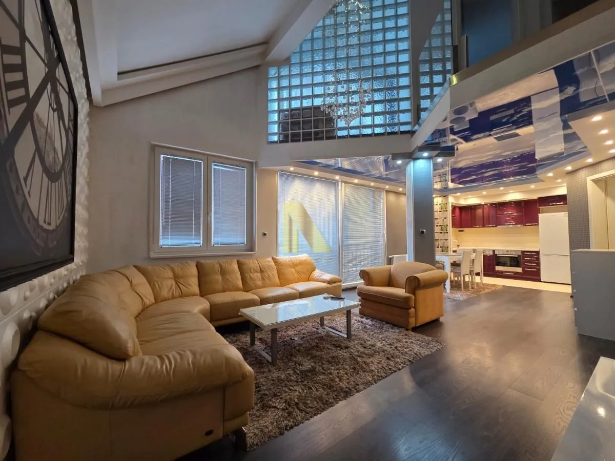 Izdavanje, trosoban stan, 86m², Centar, Novi Sad