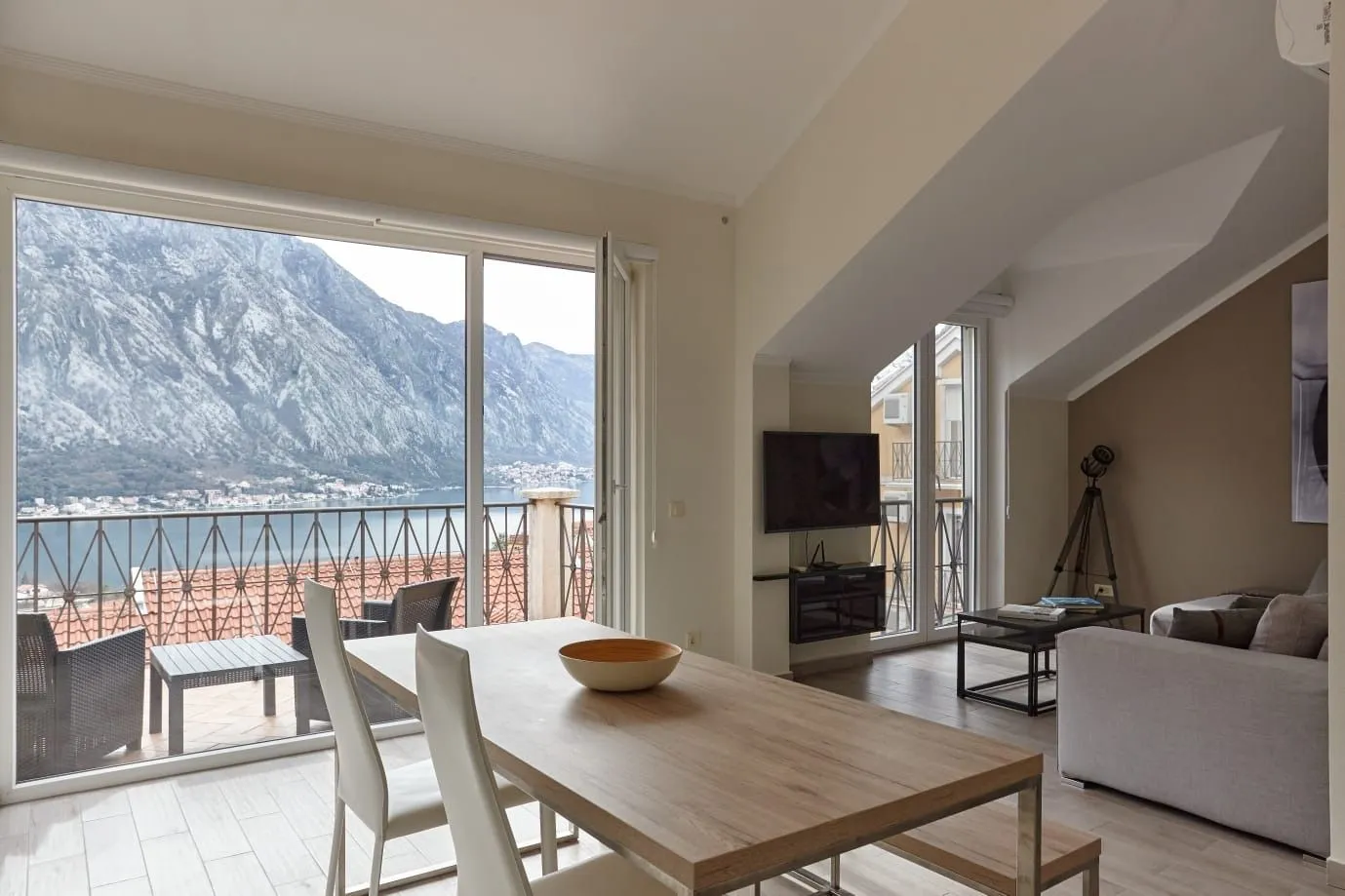 Prodaja, jednosoban stan, 77m², Orahovac, Kotor