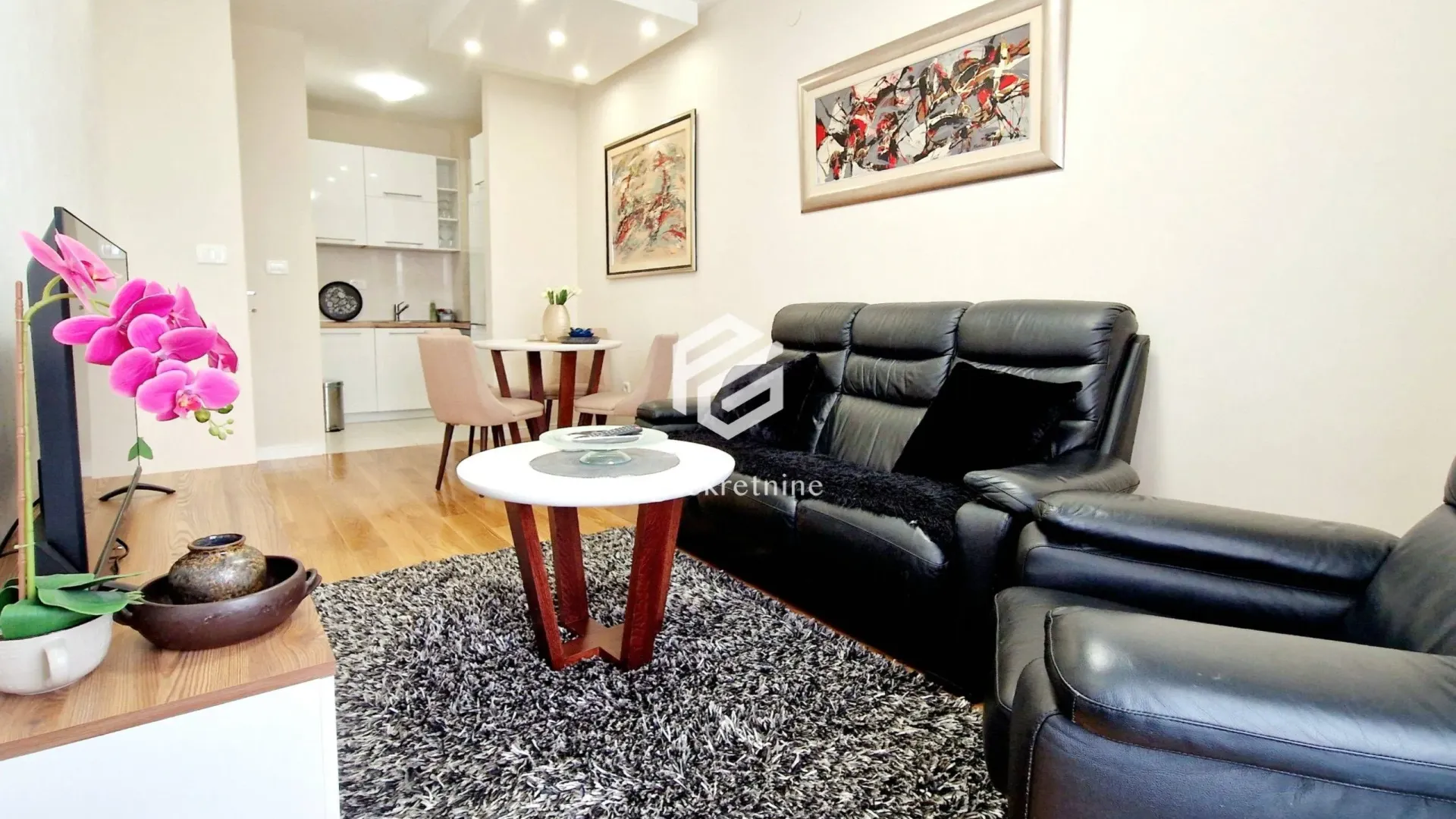 Izdavanje, jednosoban stan, 43m², Central Point, Podgorica