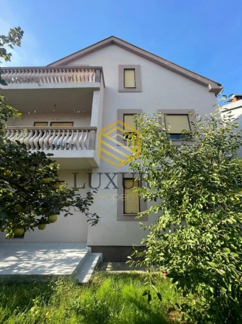 Prodaja, kuća, 250m², Stari Aerodrom, Podgorica
