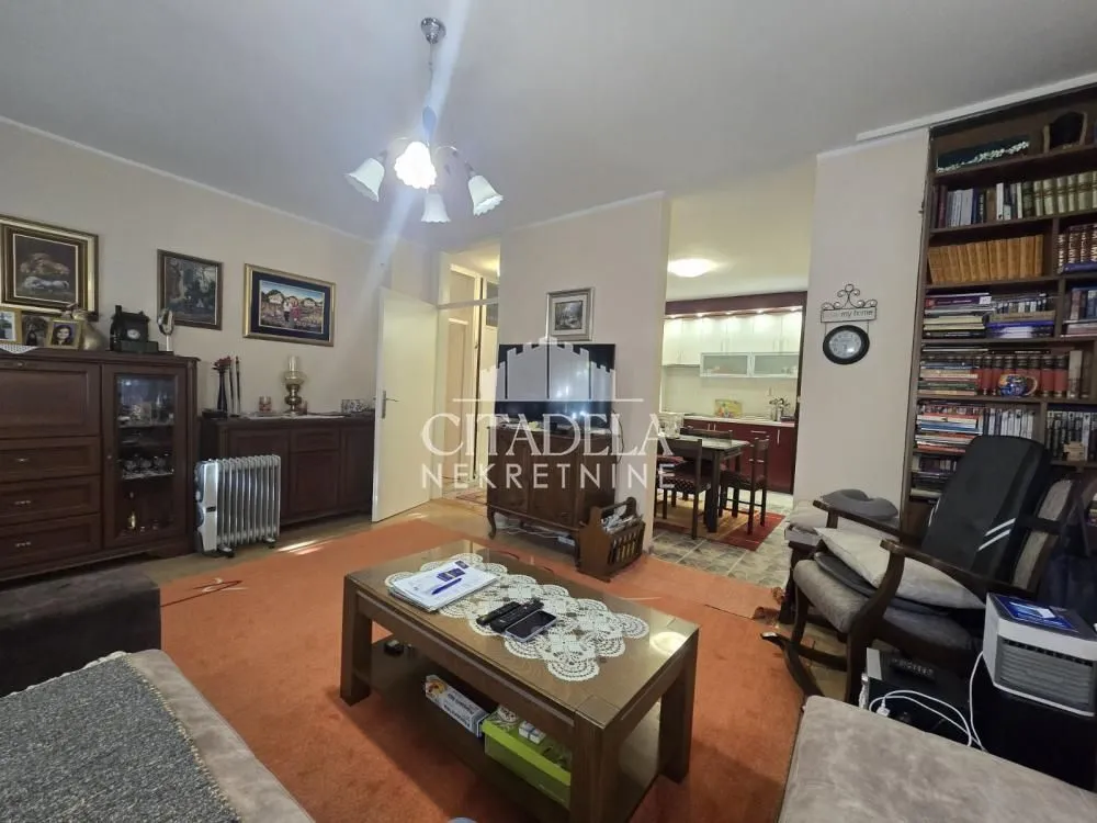 Prodaja, trosoban stan, 64m², Labudovo Brdo, Beograd