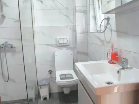 Izdavanje, jednosoban stan, 55m², Stari Aerodrom, Podgorica - image 10