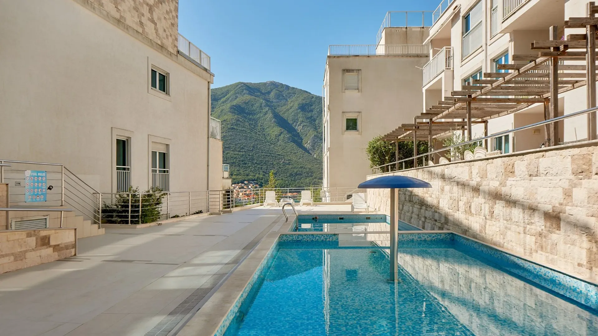 Sale, two bedroom apartment, 75m², Dobrota, Kotor