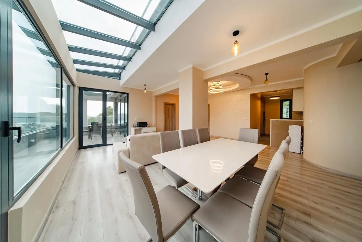 Sale, three bedroom apartment, 257m², Bečići, Budva
