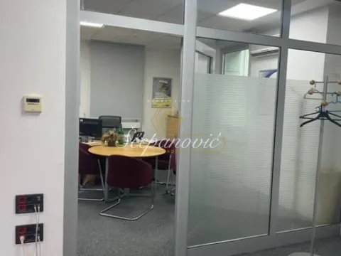 Izdavanje, poslovni prostor, 353m², Bulevar Oslobodjenja, Novi Sad Sve Podlokacije - image 7