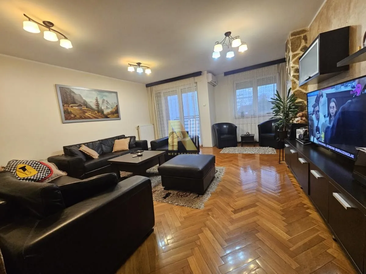 Prodaja, četvorosoban stan, 105m², Socijalno, Novi Sad Sve Podlokacije