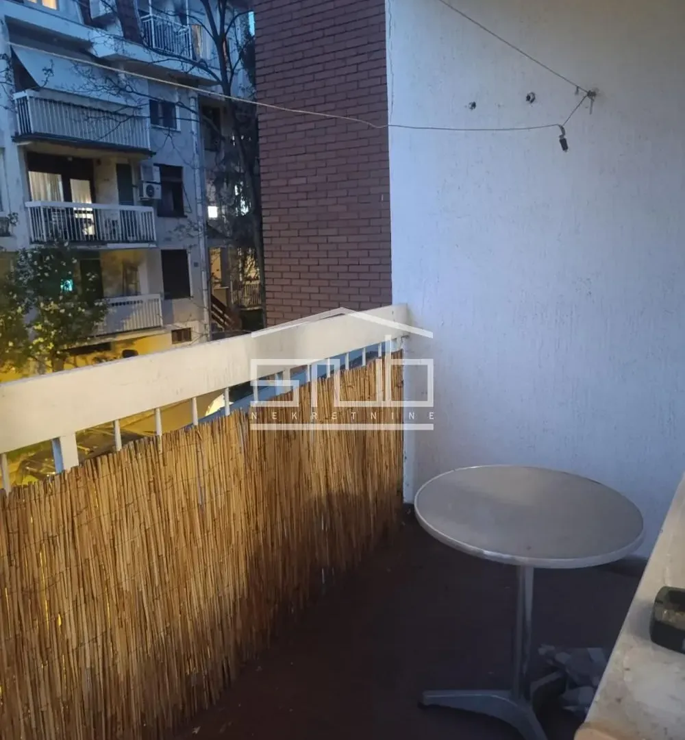 Prodaja, garsonjera, 27m², Golf Naselje, Beograd