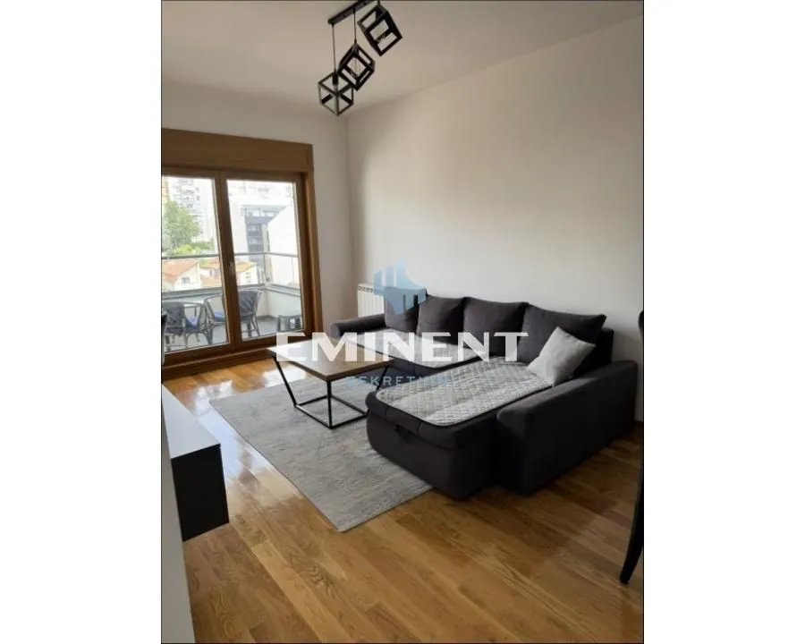 Izdavanje, stan, 43m², Vračar Sve Podlokacije, Beograd