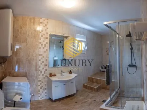 Izdavanje, kuća, 111m², Lastva Grbaljska, Kotor - image 4