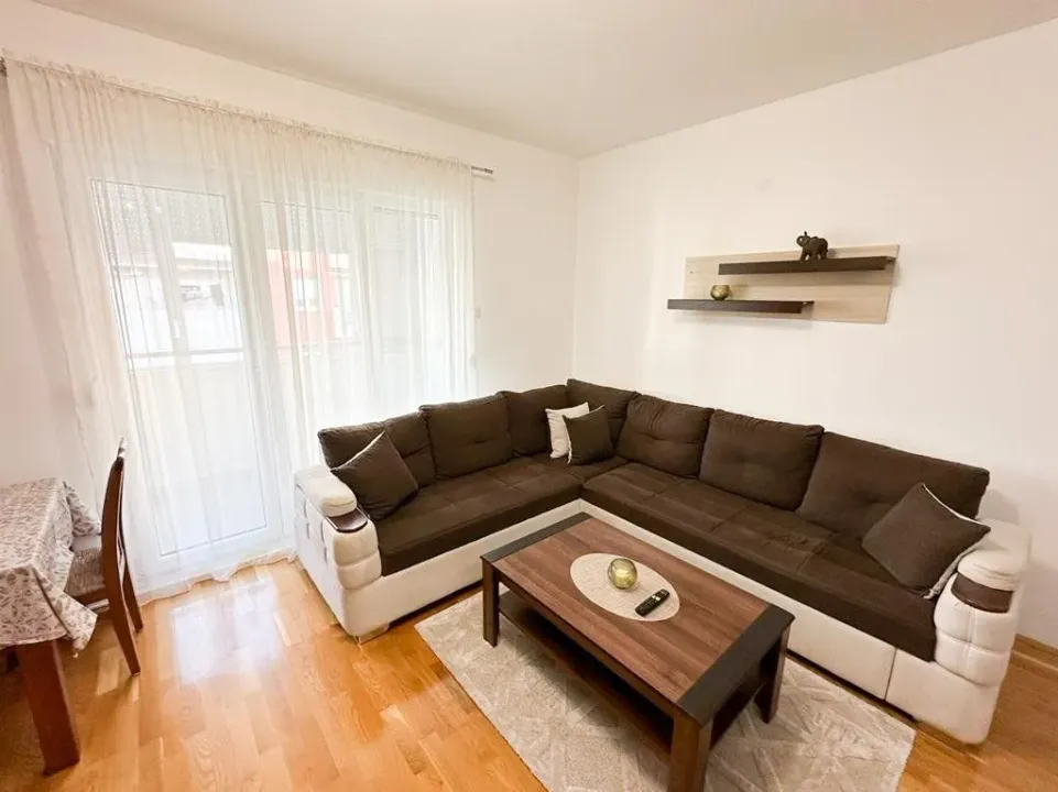 Izdavanje, jednosoban stan, 48m², Ljubović, Podgorica