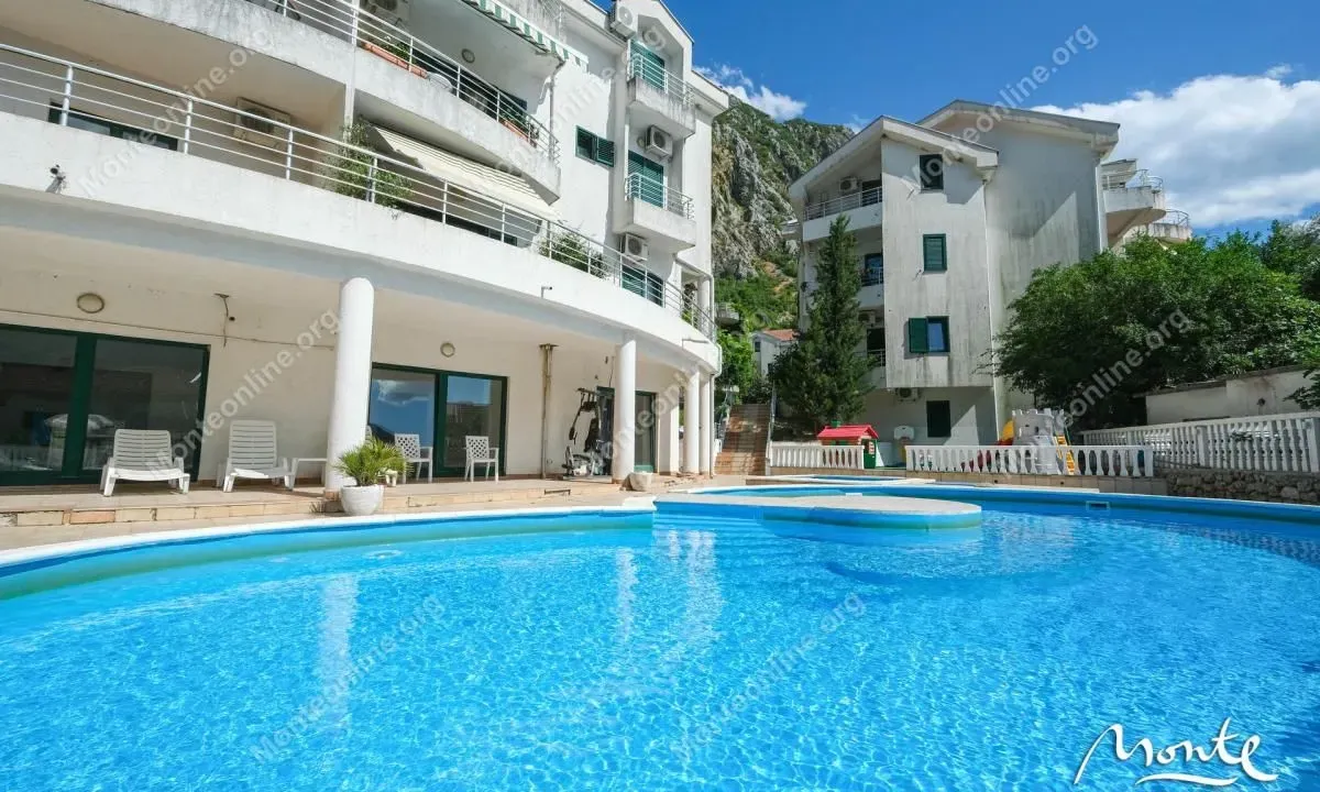 Prodaja, poslovni prostor, 190m², Risan, Kotor