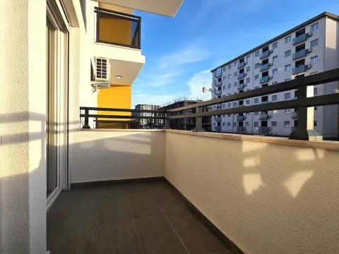 Prodaja, stan, 45m², Pobrežje, Podgorica - image 6