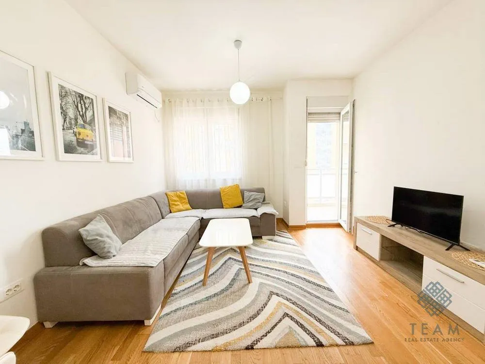 Izdavanje, jednosoban stan, 43m², City Kej, Podgorica