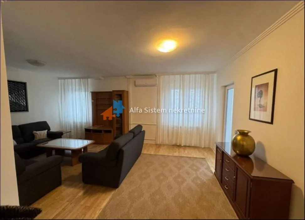 Izdavanje, četvorosoban stan, 120m², Savski Venac, Beograd