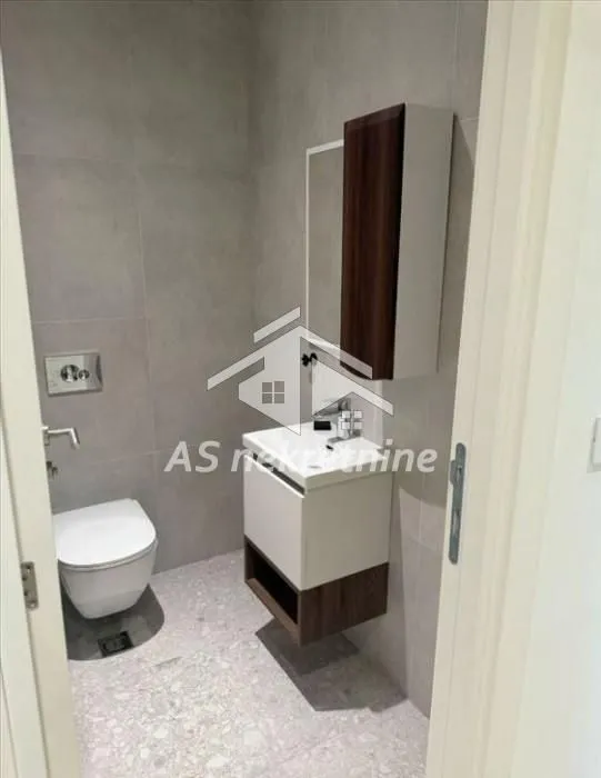 Izdavanje, četvorosoban stan, 110m², Savski Venac, Beograd