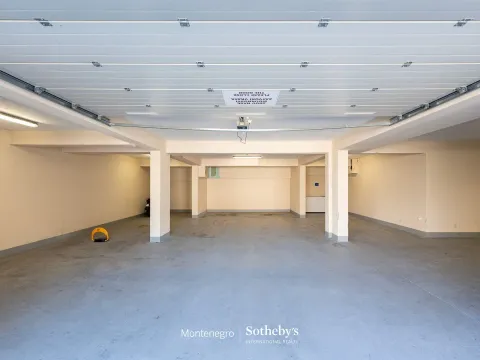 Sale, two bedroom apartment, 82m², Dobrota, Kotor - image 18