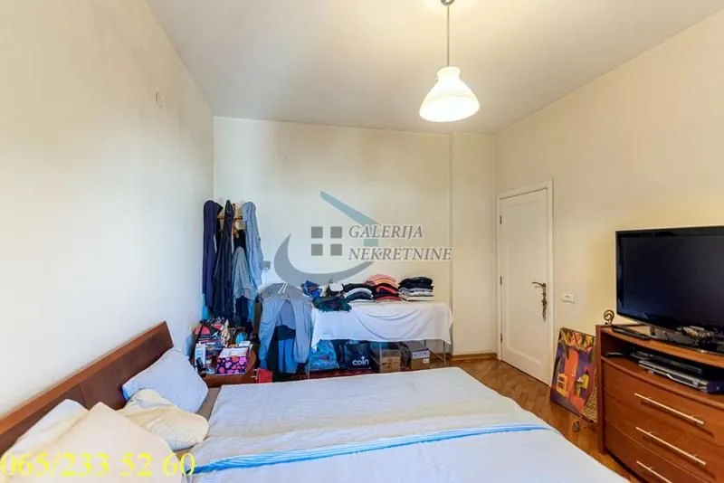 Sale, apartment, 375m², Voždovac Sve Podlokacije, Beograd