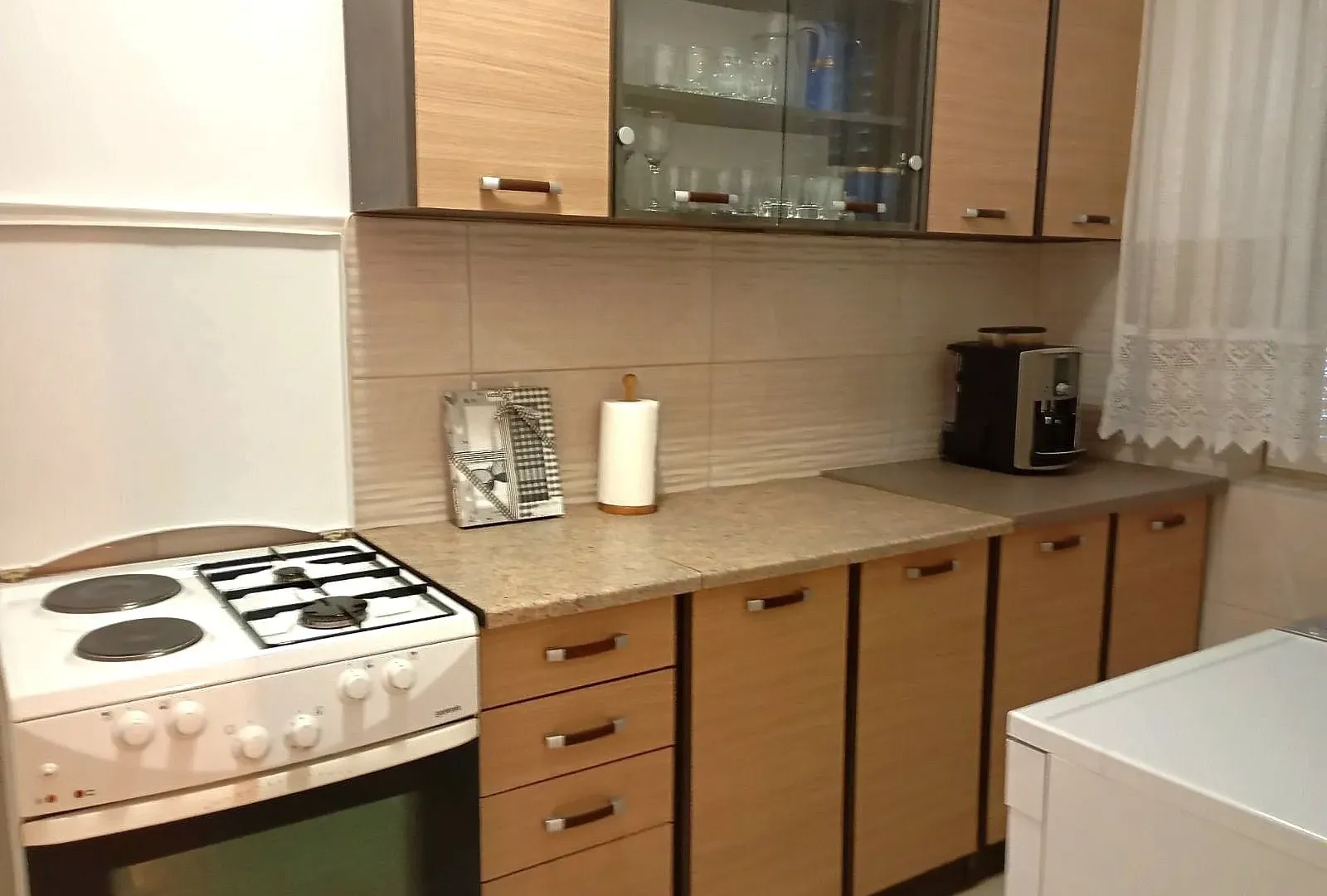 Izdavanje, dvosoban stan, 80m², Đenovići, Herceg Novi
