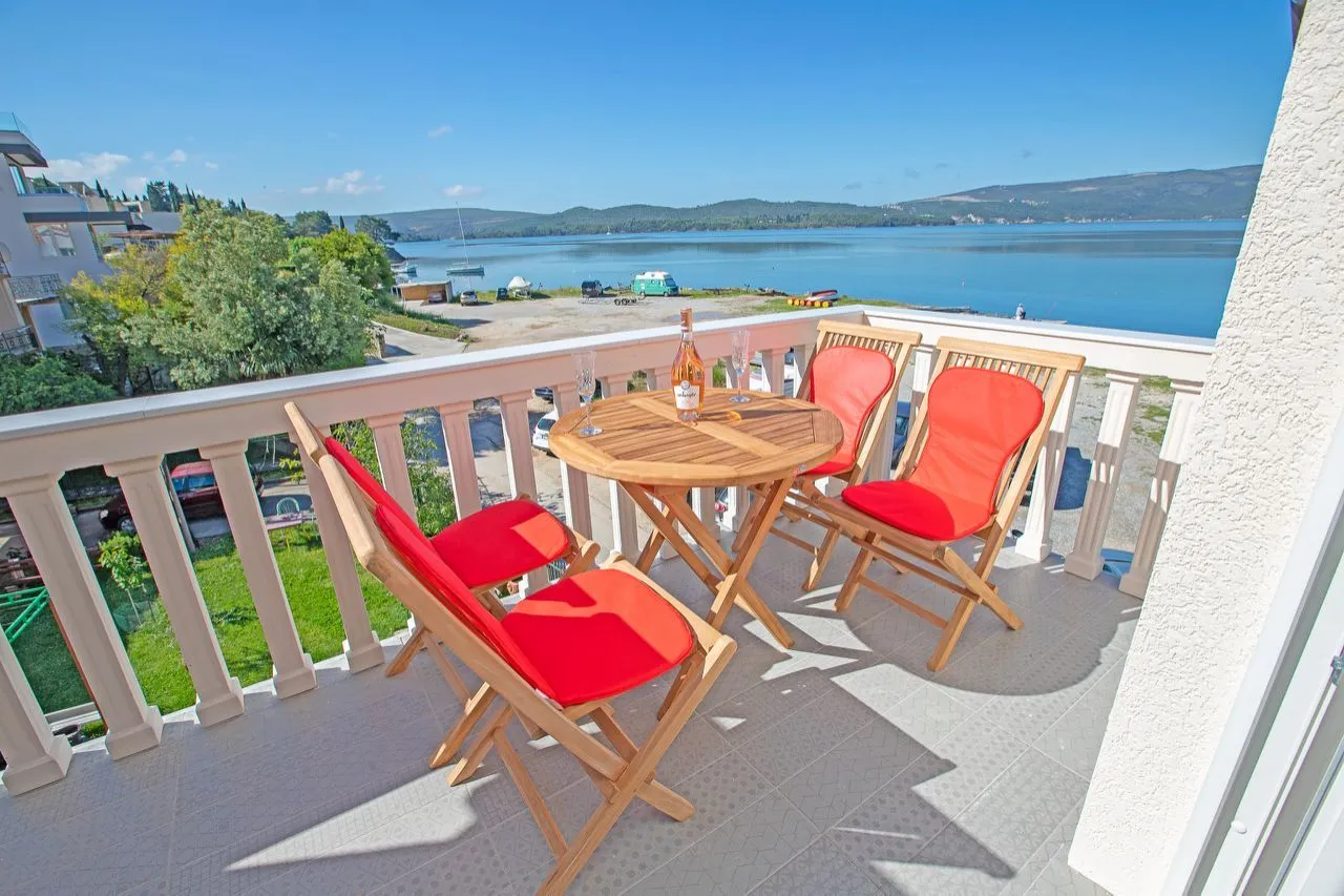 Rent, one bedroom apartment, 65m², Centar, Tivat