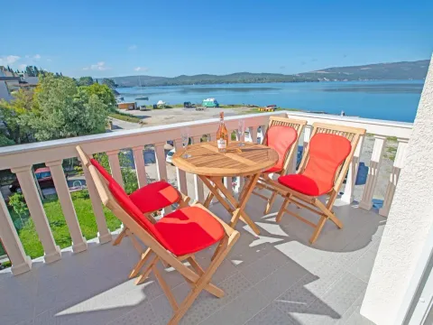 Izdavanje, jednosoban stan, 65m², Centar, Tivat - image 2