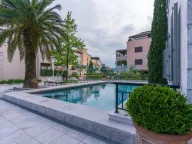 Prodaja, dvosoban stan, 122m², Tivat, Crna Gora - image 1