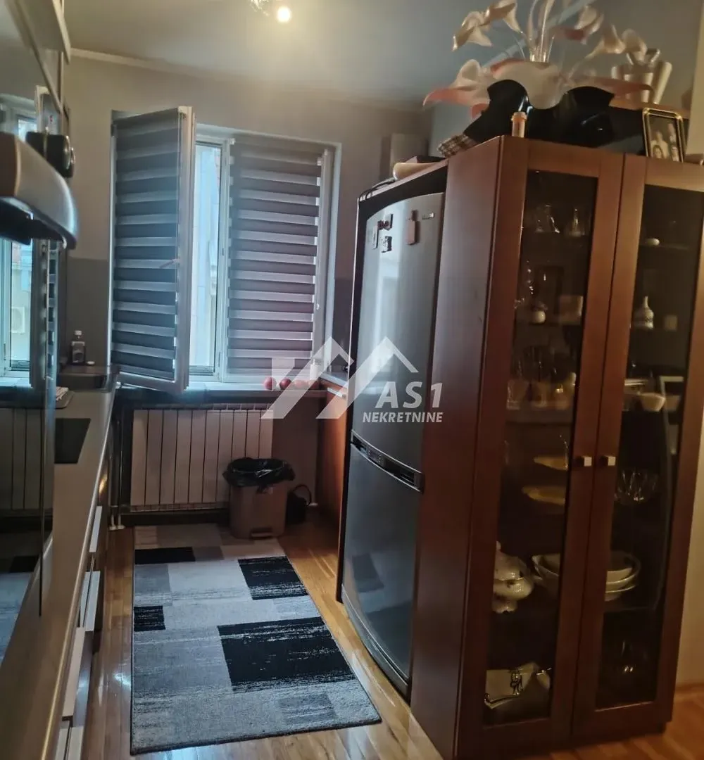 Prodaja, trosoban stan, 100m², Centar, Novi Sad