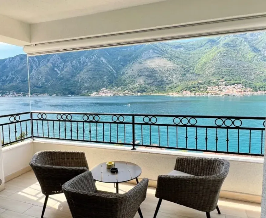 Sale, three bedroom apartment, 85m², Dobrota, Kotor