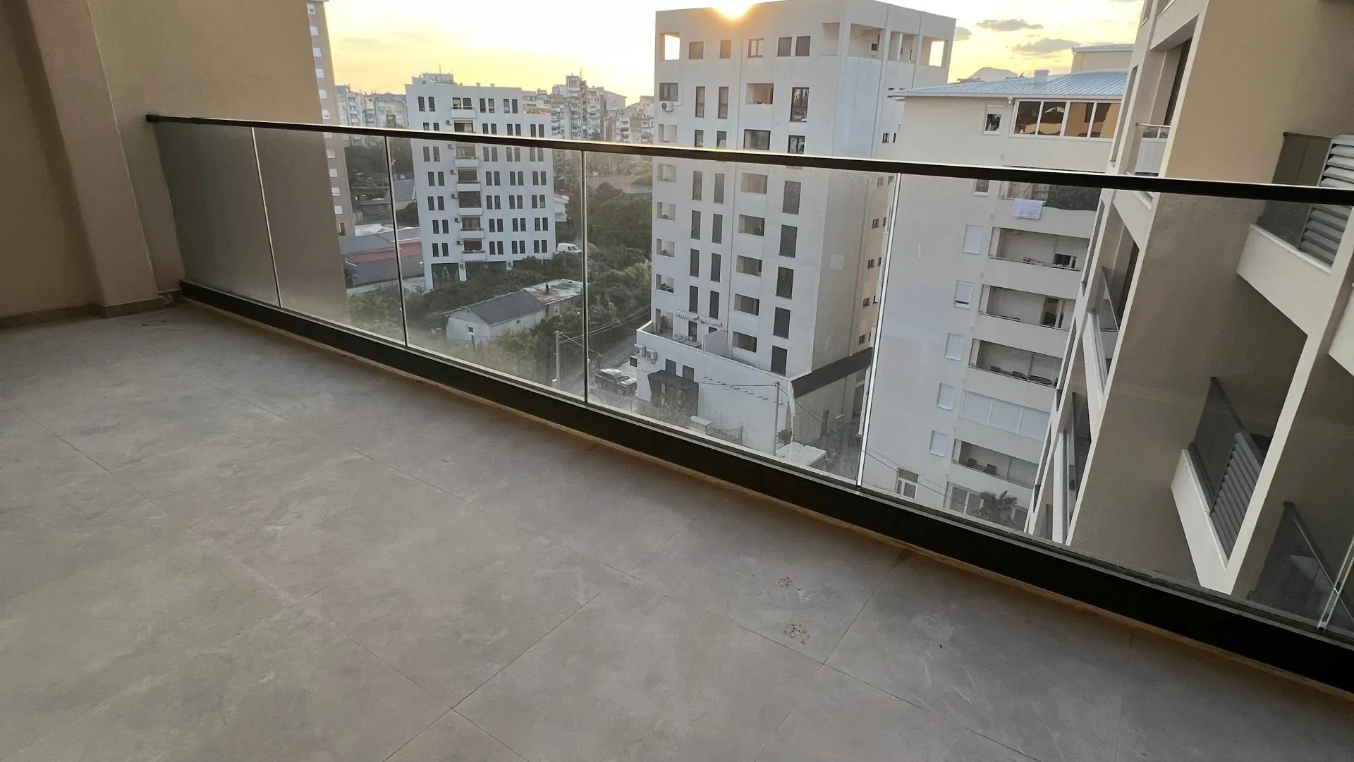 Prodaja, jednosoban stan, 62m², Centar, Bar