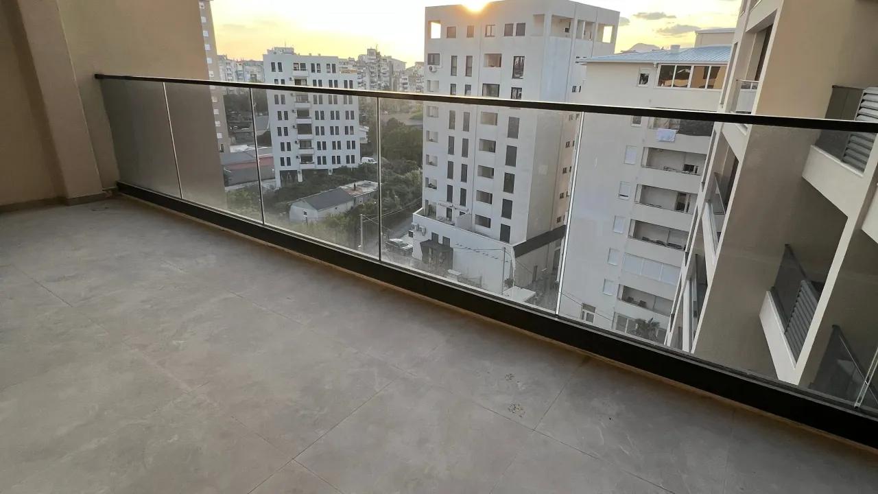 Prodaja, jednosoban stan, 62m², Centar, Bar