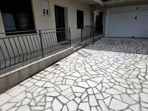 Izdavanje, trosoban stan, 70m², Mrčevac, Tivat - image 8