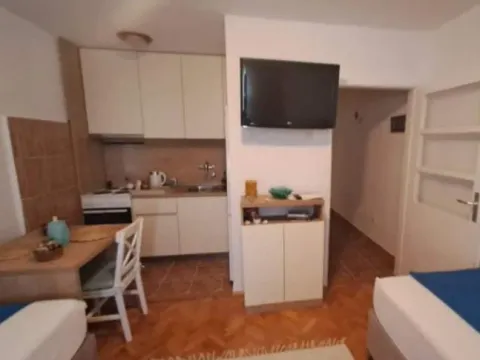 Izdavanje, garsonjera, 35m², Centar, Bar - image 2