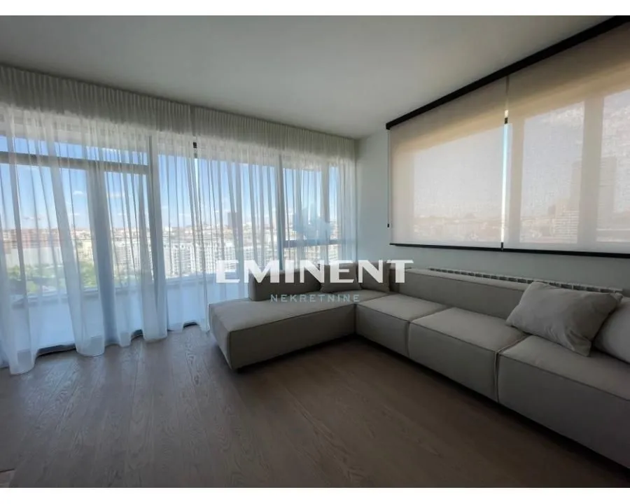 Izdavanje, četvorosoban stan, 134m², Savski Venac, Beograd