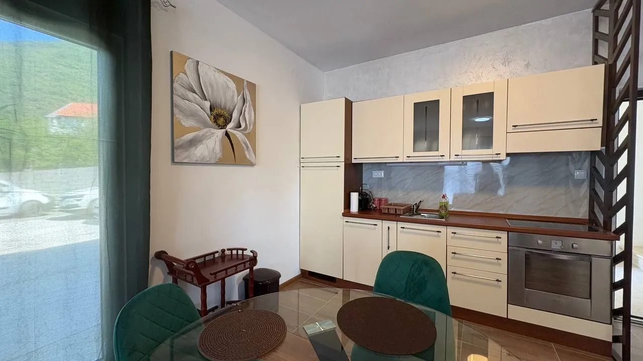 Rent, two bedroom apartment, 70m², Mažina, Tivat