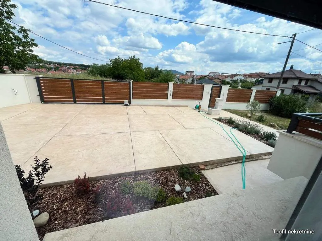 Izdavanje, kuća, 80m², Miljakovac, Rakovica