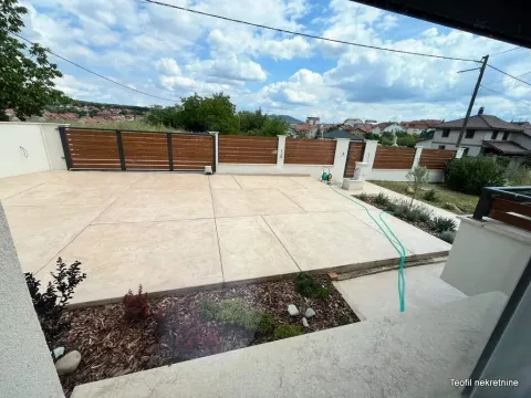 Izdavanje, kuća, 80m², Miljakovac, Rakovica - image 11